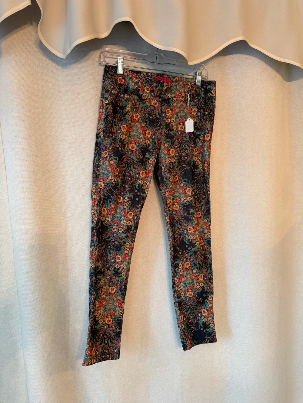 Alice + Olivia Black Floral Skinny Pants with Multicolor Print